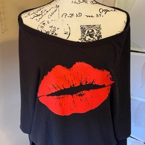 5/$25 - Off the shoulder Lips top - Size L